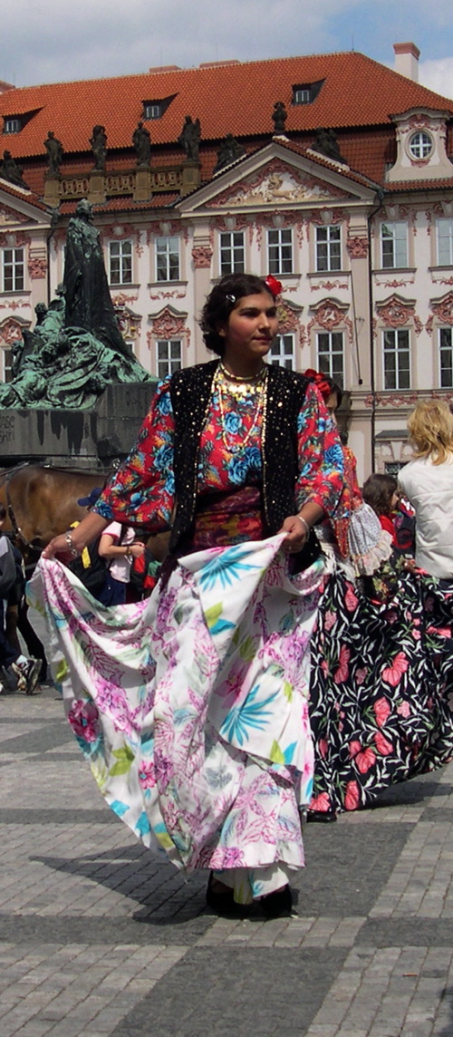 [gypsy+girl+alone.jpg”><img decoding=]