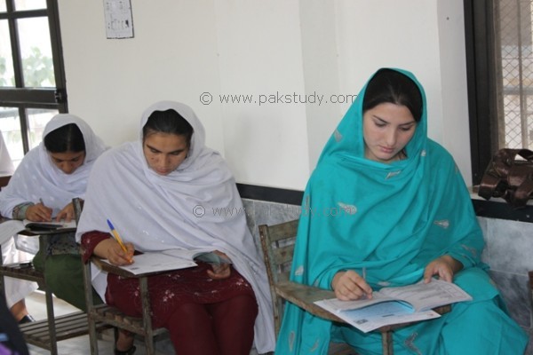Pashtun Valley: Peshawar Girls