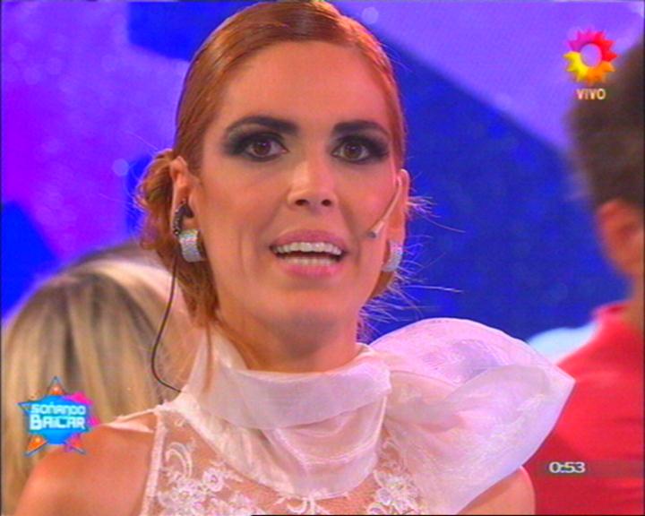 beso de agustina soma y elias