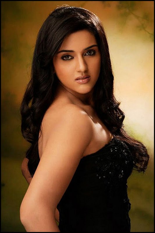 Ragini - Cute Indian Model Pictures