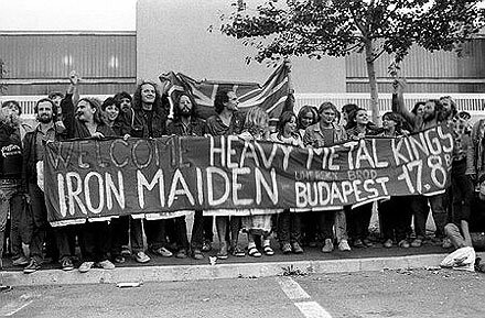 1984. budapesti koncertre várják a Vas Szüzeket