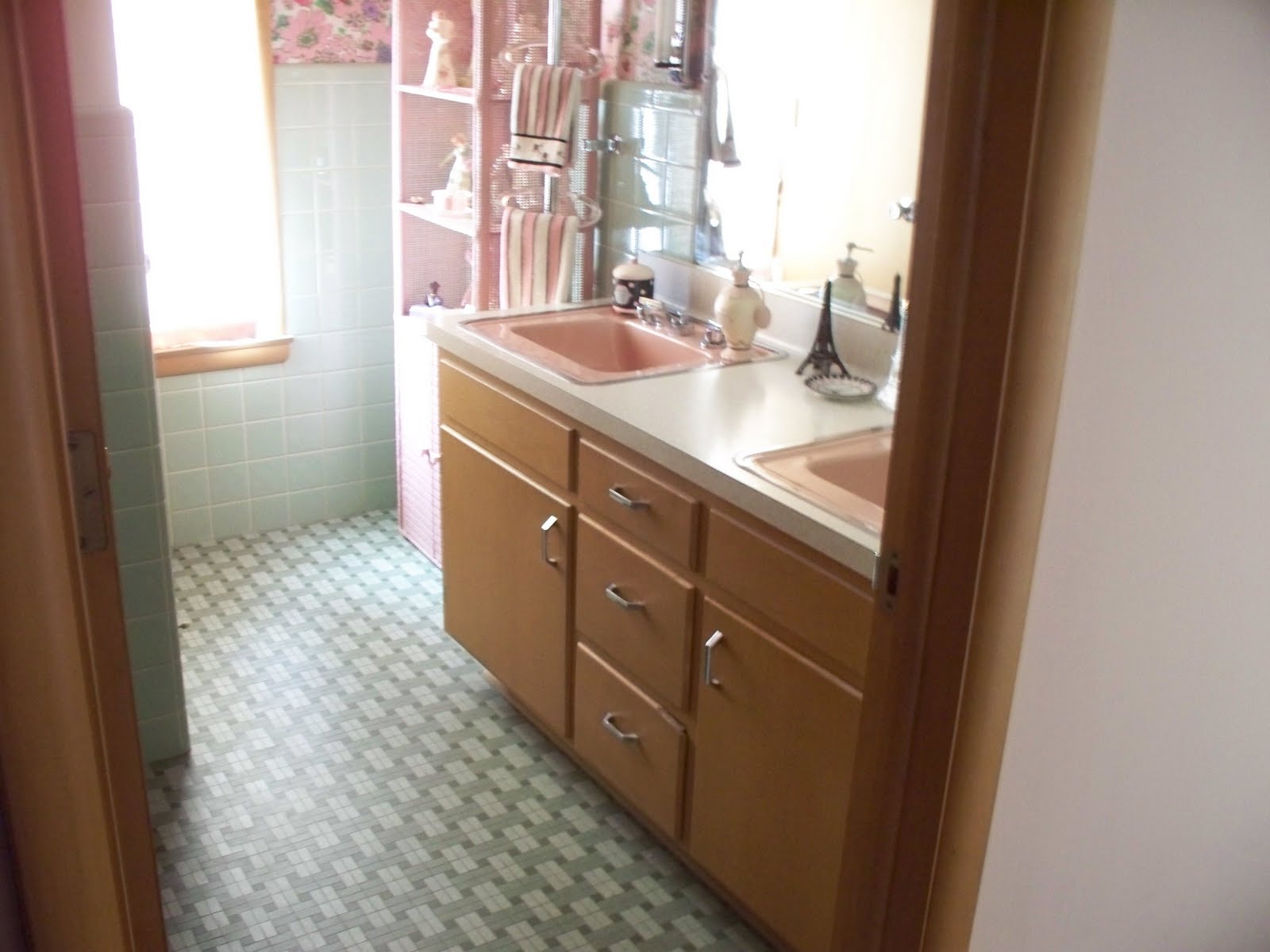 The Vintage Life Our Vintage Pink Bathroom