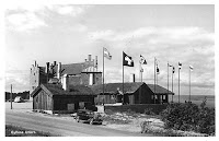 Gyllene Uttern med en nazist-flagga.