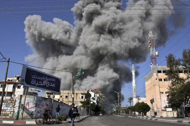 [Aus+dem+Gebäude,+in+dem+die+Sicherheitsorgane+und+das+Gefängnis+der+islamistischen+Hamas+in+Gaza-Stadt+....jpg]