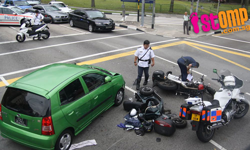 [car_and_two_motorcycles_collide-thumbnail.jpg]