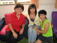 2009年余晓珍校友从新加坡回来与老师们见面合影留念