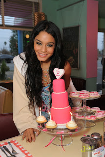 http://2.bp.blogspot.com/_8Oy_98DF1nk/TUDBJAuDw6I/AAAAAAAAFzg/i-bYTx9OKxs/s1600/vanessahudgenscandiesco-4.jpg