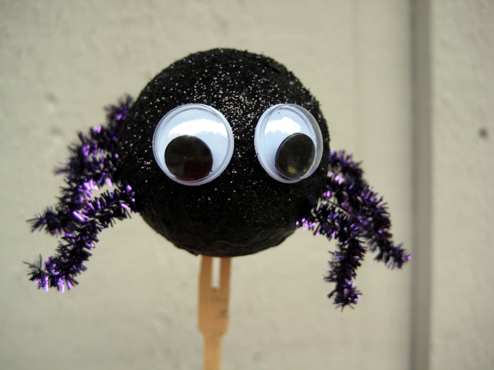 4 Crazy Kings Simple Styrofoam Spiders