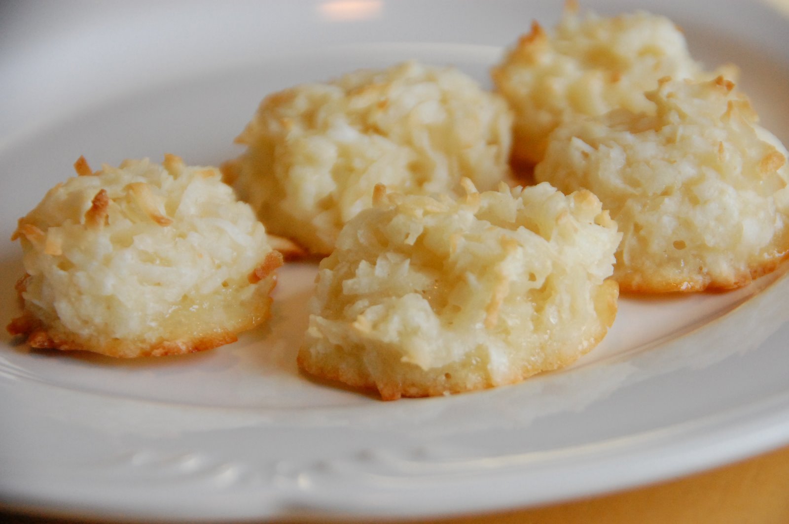 Barefoot and Baking Macaroons