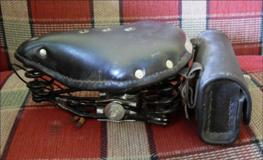 KOLEKSI BARANG ANTIK: Sadel sepeda kebo kecil (sepeda