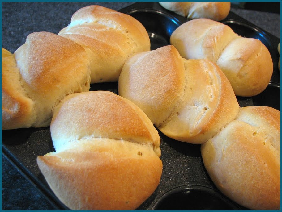 Fat Johnny's Front Porch Lambert's Throwed Rolls