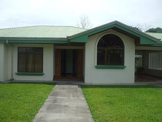 700 mts north from the park of La Fortuna