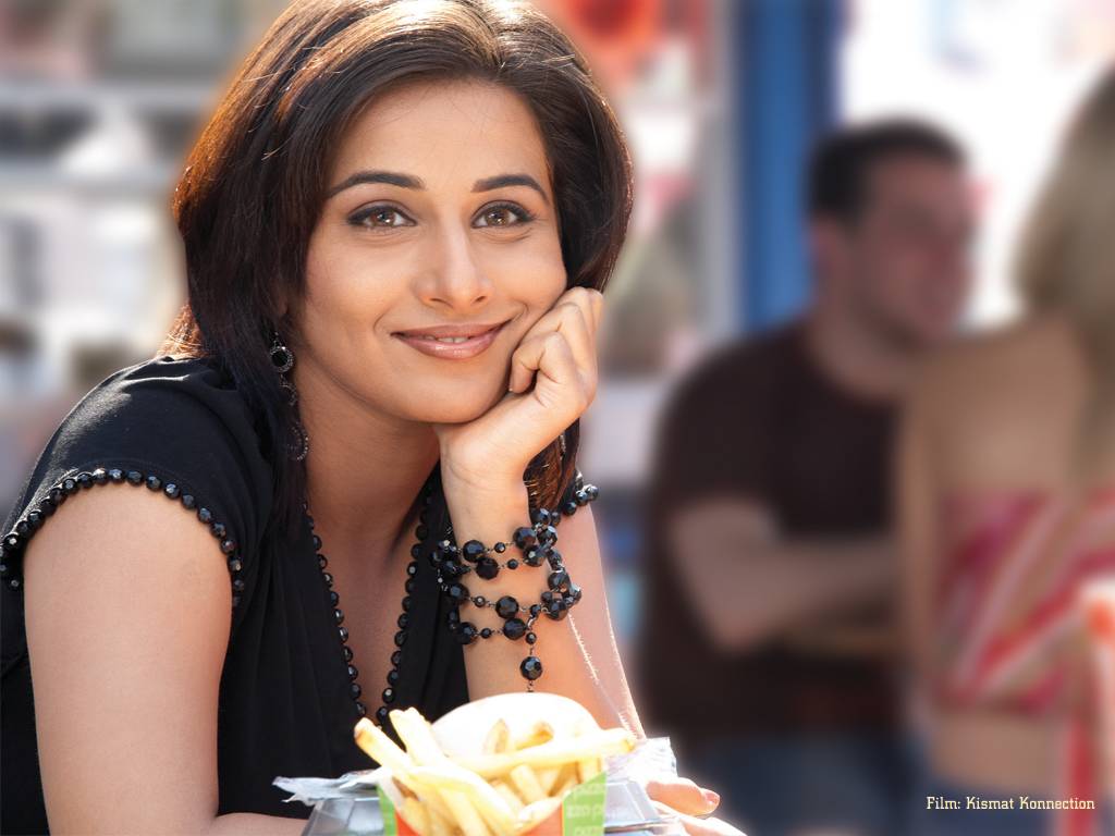 http://2.bp.blogspot.com/_8YD7nEiLpTE/TRrgnZ88VQI/AAAAAAAAAy8/Y6QrHLzsbG0/s1600/Vidya-Balan1.jpg