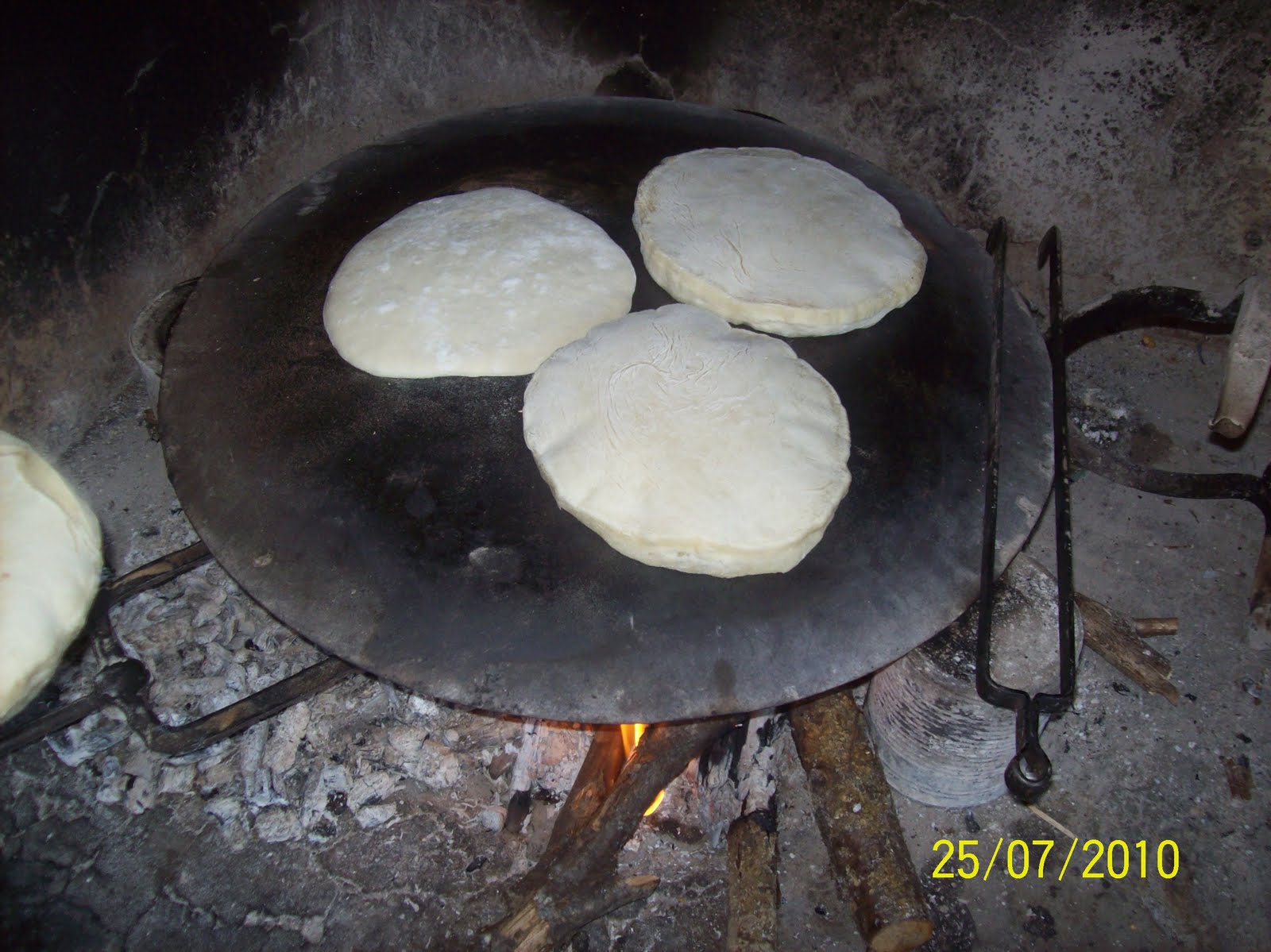 YÖRESEL HAMURLU EKMEK Açsan GEL