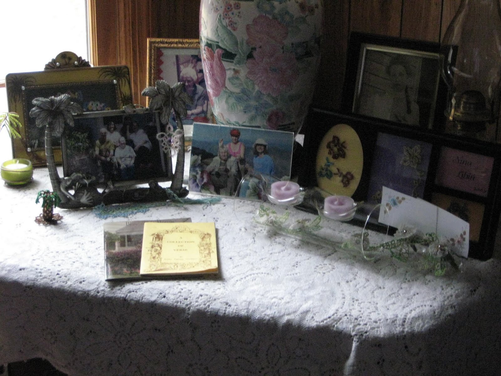[Tatting+Table.JPG]