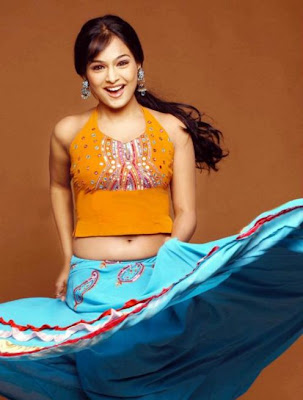 tamil Actress Kalyani poornitha hot photos
