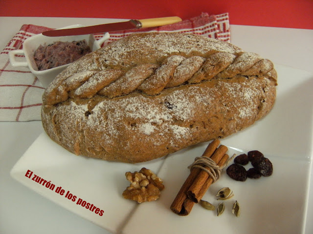 Pan De Centeno Con Arándanos Y Nueces. Crema De Arándanos
