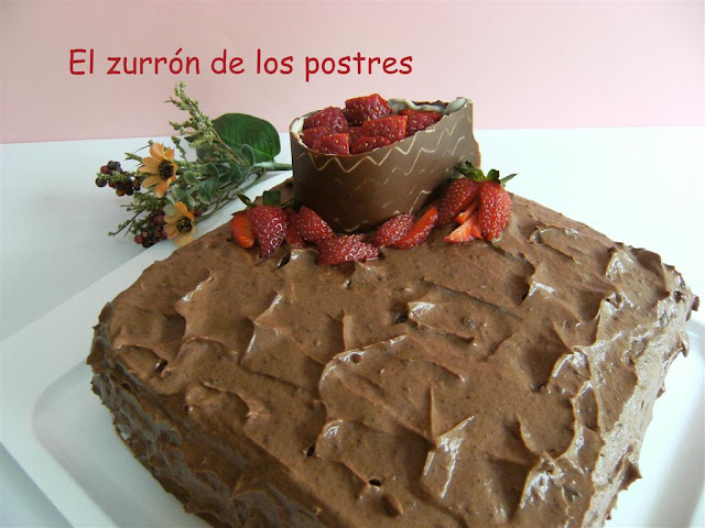 Bizcocho Sacher Con Trufa Y Frutas Del Bosque