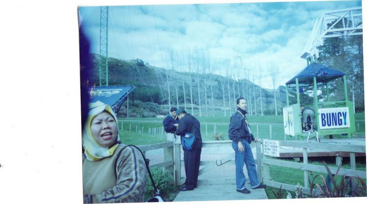 Tunggu giliran terjun bungy...