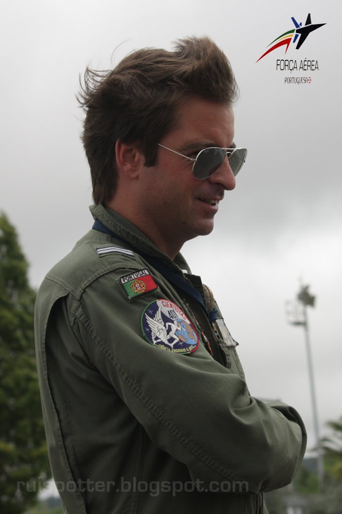 [Piloto2.jpg]