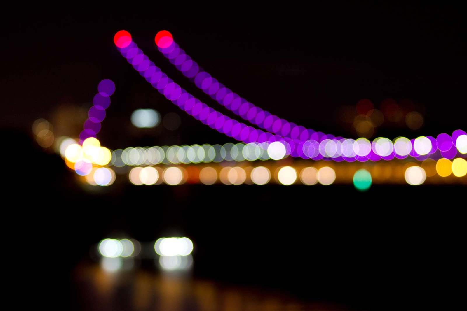 http://2.bp.blogspot.com/_8k_PjbQVNBk/TKiZGcZQf9I/AAAAAAAAMoA/kDeZ4BsgRgc/s1600/George+Washington+Bridge+with+Purple+Lights+10-1-10.jpg