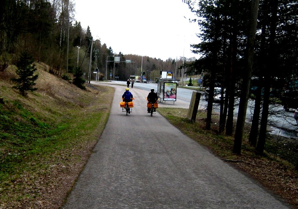 IMG_3125+finnish+postmen+on+bikes+pyorai