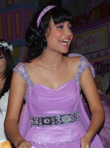 Shireen Sungkar - Photo Gallery
