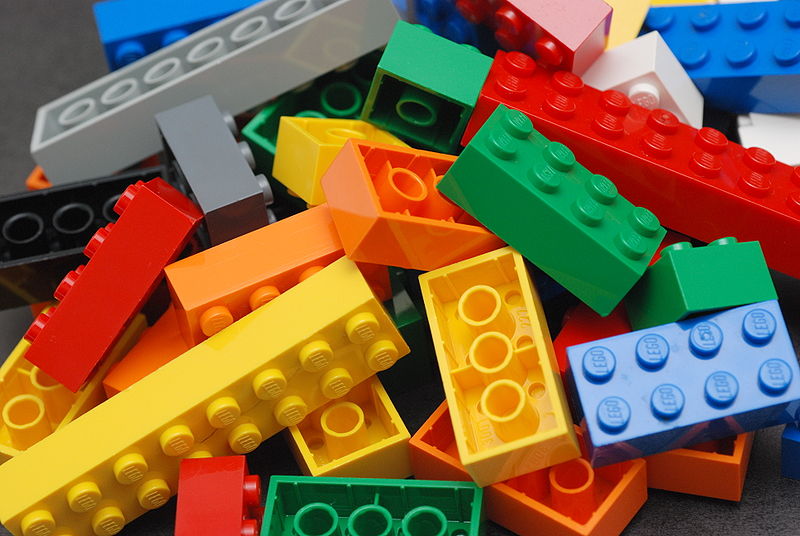 [800px-Lego_Color_Bricks.jpg]