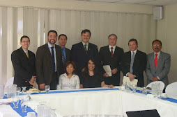 Ana María con un Equipo de Docentes de una Institución de Justicia