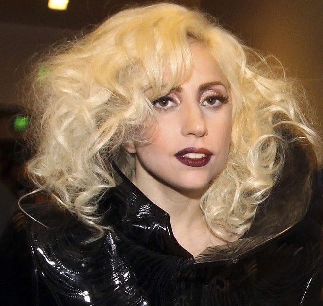 Break The Ice Lady GaGa Disses Britney?