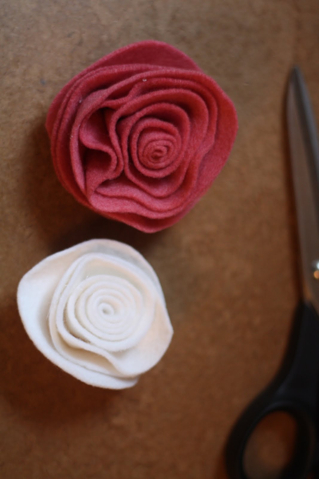 Dried Figs and Wooden Spools Felt Rosettes, So Ridiculously Easy