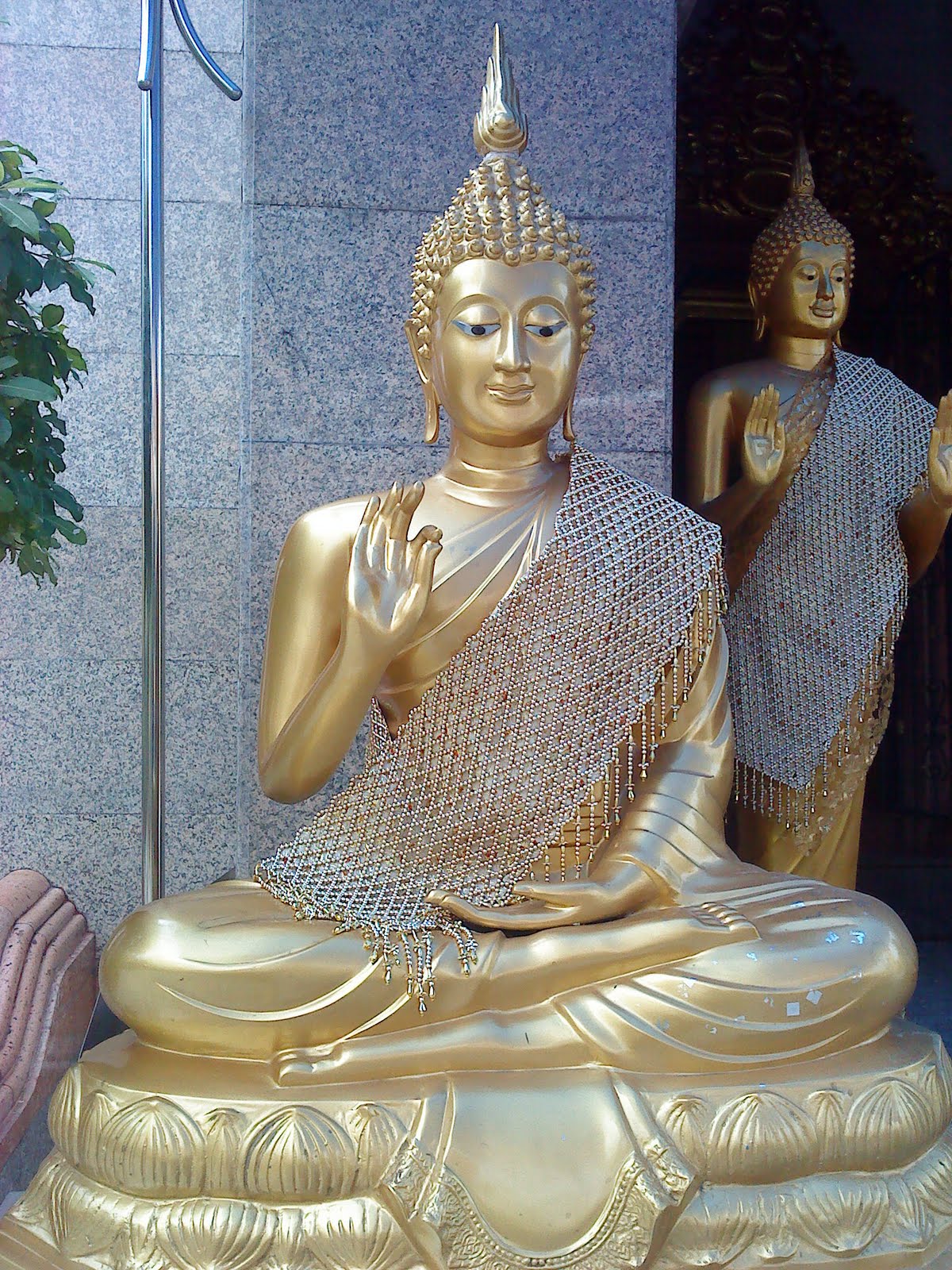 [Buda4.jpg]
