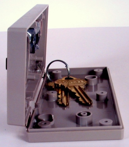 [nes-controller-storage-box2.jpg]