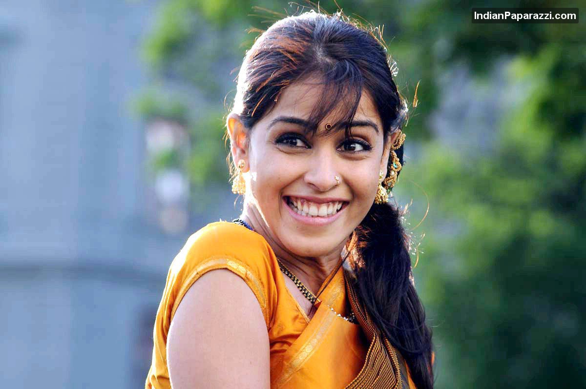 http://2.bp.blogspot.com/_9AWevGaDpQA/TLAszCg_4mI/AAAAAAAACR4/Ij_YQ2wpl8w/s1600/tamil+movie+Uthamaputhiran+HQ+pics-14.jpg
