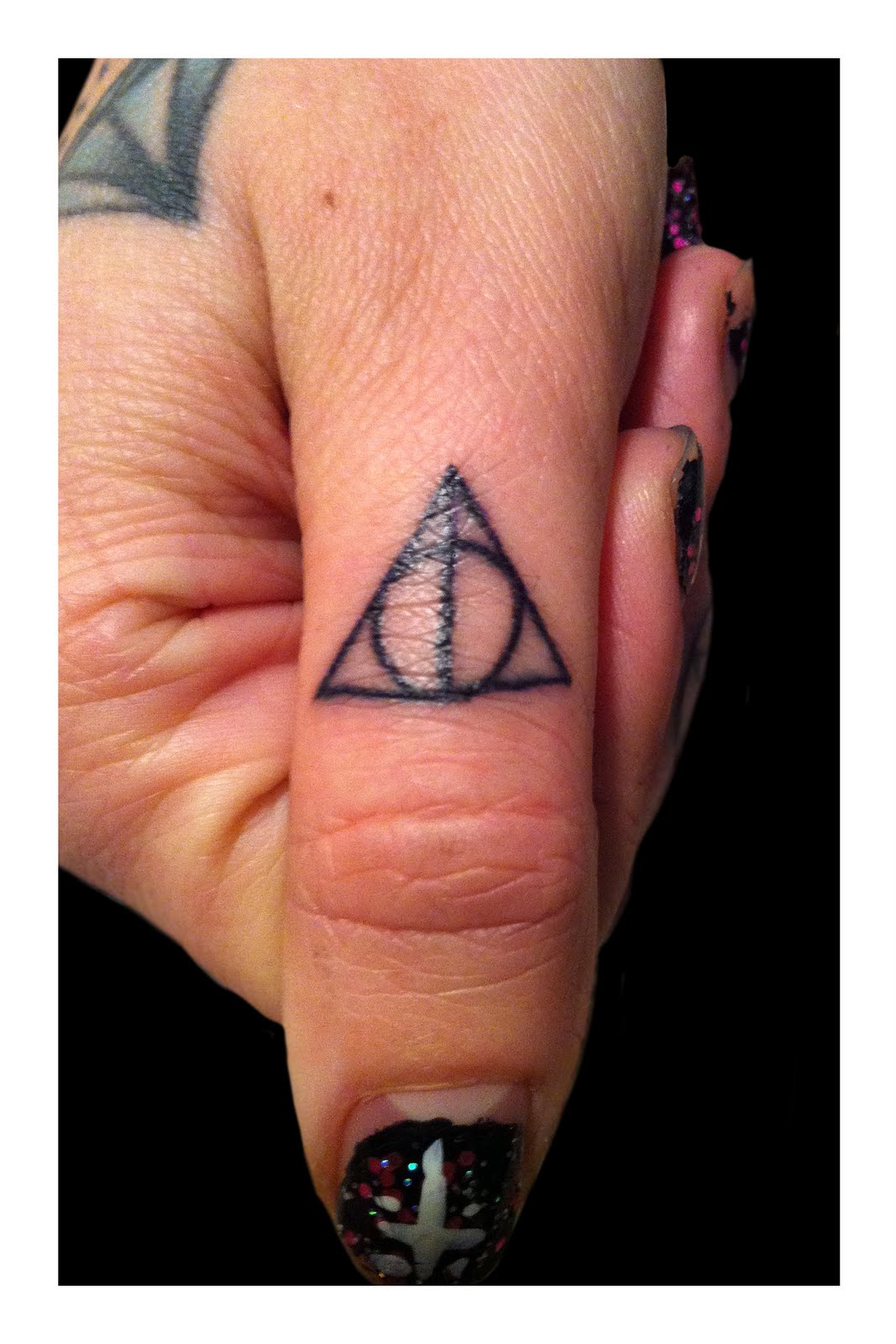 finger tattoos finger tattoos