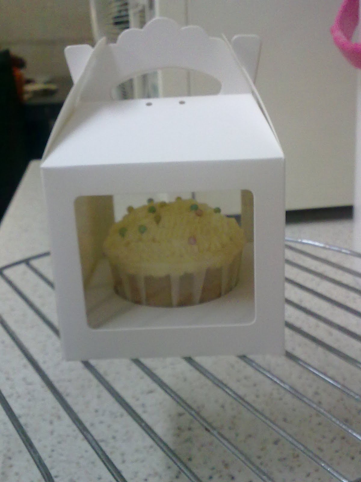 cakes.chantek Cupcake Box for sale
