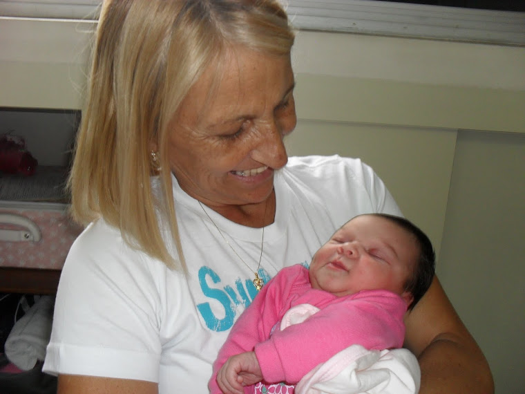 Conhecendo o colo da vovó...