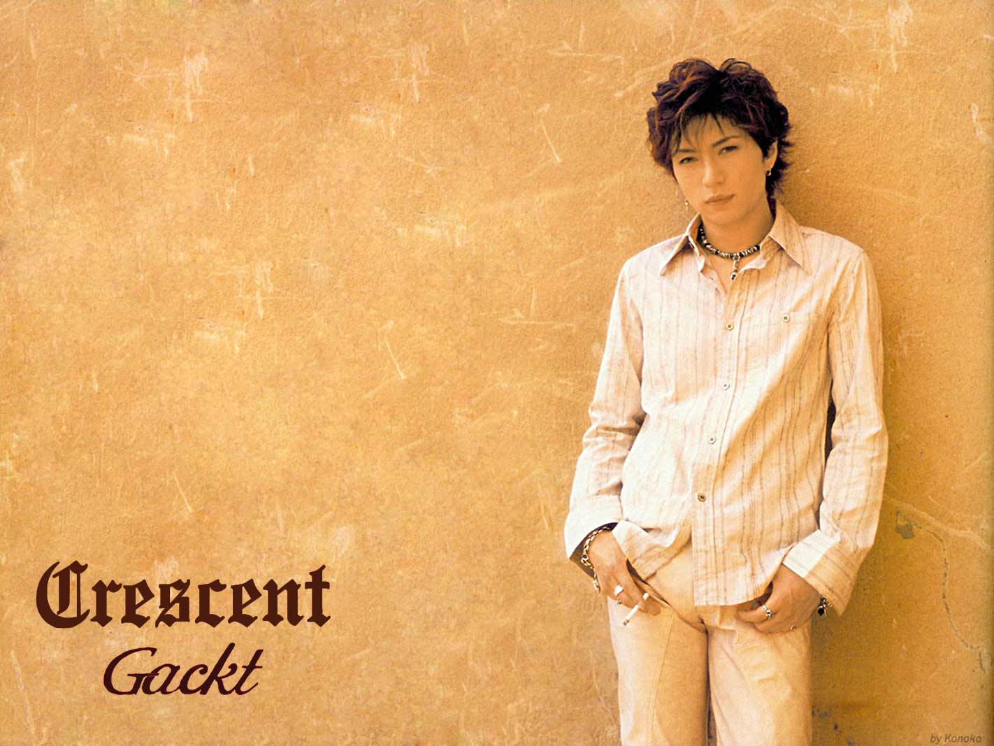 [wall_konoko_gackt_crescent.jpg]