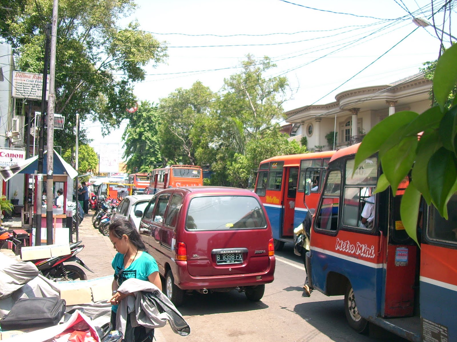 [biskotarawamangun.JPG]