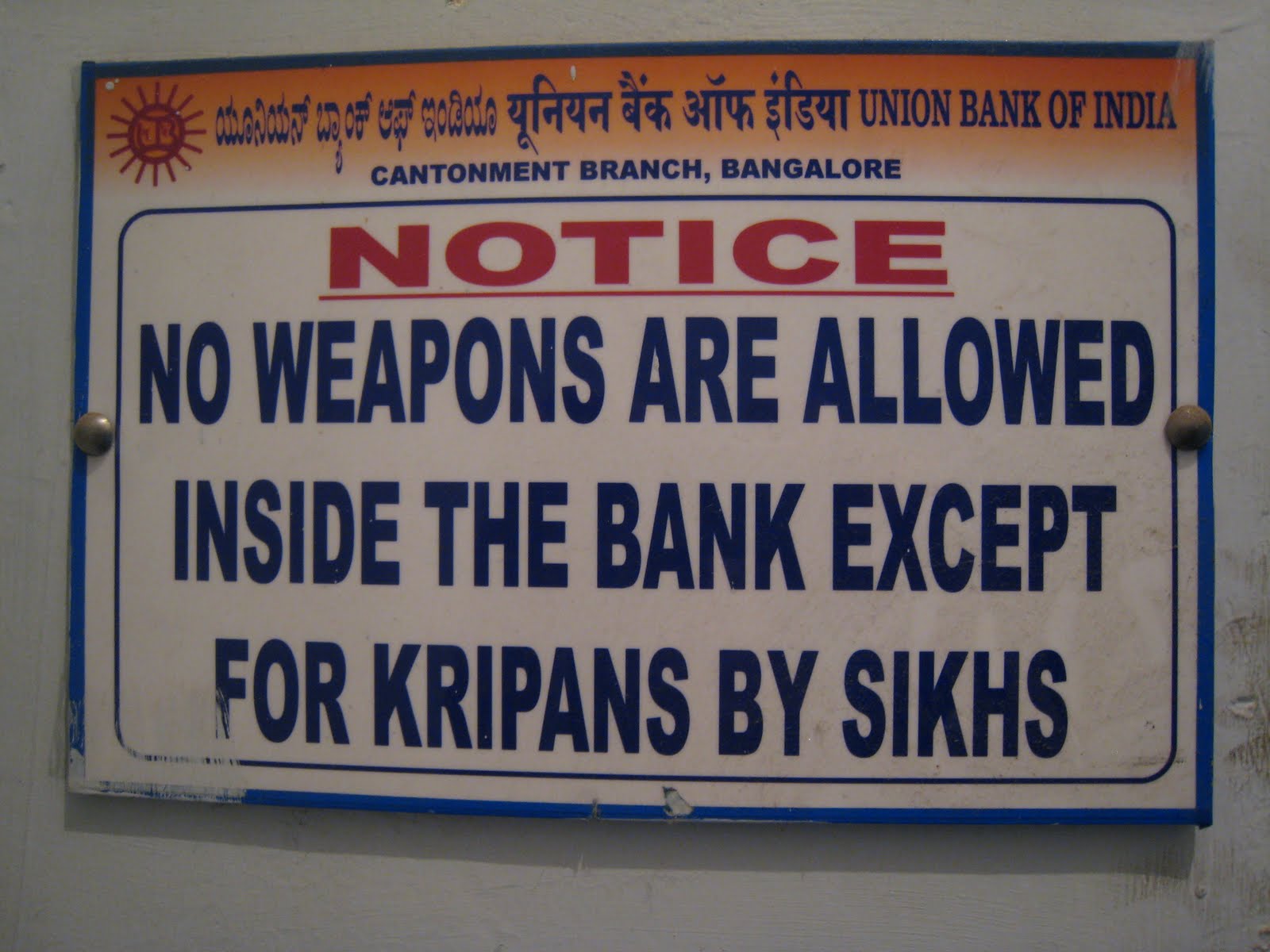 http://2.bp.blogspot.com/_9KP4rpODkBM/TSoOuQQIwbI/AAAAAAAAL0g/ckv9vU9FqnA/s1600/No_weapons_but_kirpans.jpg