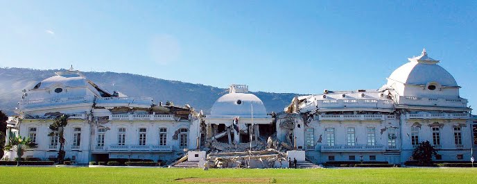 [palacio+haití+destruido.jpg]