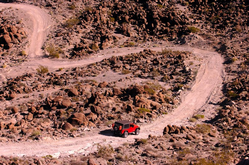 [01+Jeep+heading+down+winding+desert+trail_near+Amboy+CA.jpg]