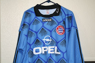 bayern munich goalkeeper kit