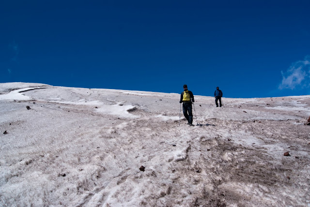 Казбек,альпинисты на леднике
