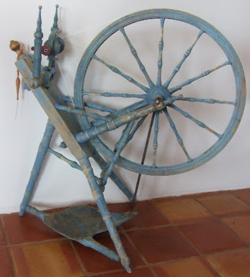 http://2.bp.blogspot.com/_9W8Ru354sOo/SX38dRfxGvI/AAAAAAAAAW8/jnhI55lTaQE/s400/blue+scandinavian+wheel.JPG