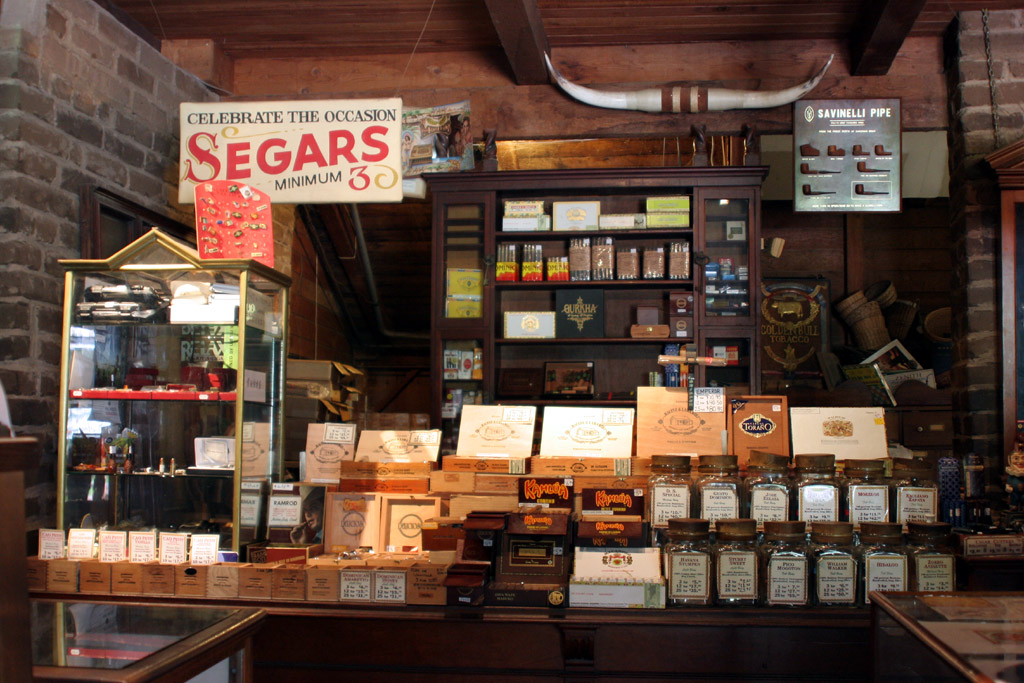 [Image: cigarshop.jpg]