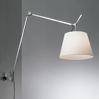 Wall Light Plug on This Wall Light Has A Fully Adjustable Articulated Arm Body Structure