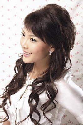 http://2.bp.blogspot.com/_9Zf_P9g6cuo/SRhg6B2f1HI/AAAAAAAACFs/ncudFjxVS74/s400/cute+long+hairstyle.jpg