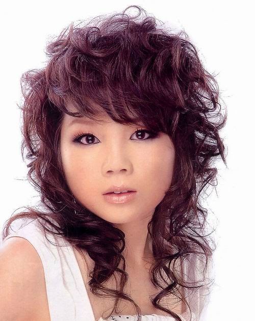 Celebrity Trends of 2011 2008 trendy curly Celebrity Trends of 2011 2008 trendy curly