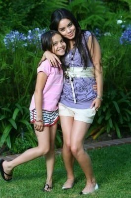 .....vanessa and her sister stella...^_^